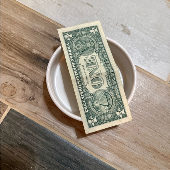 RAE DUNN Chic White QUEEN Ceramic Cat Bowl - Picture 3 of 3